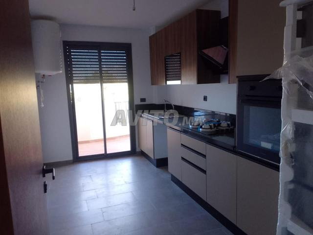 شقة للإيجار 100 متر مربع فارغة بإطلالة على البحر - 2