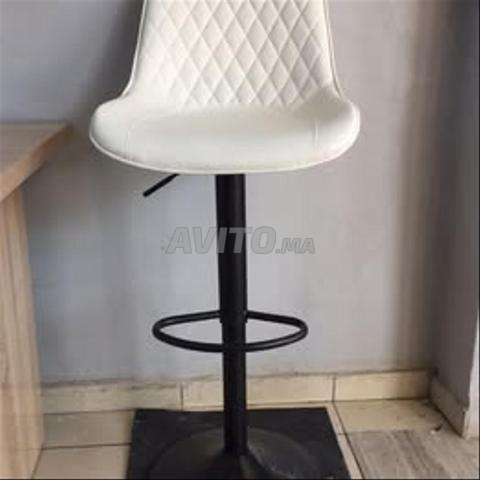 مقعد بار متوفر بسعر جذاب