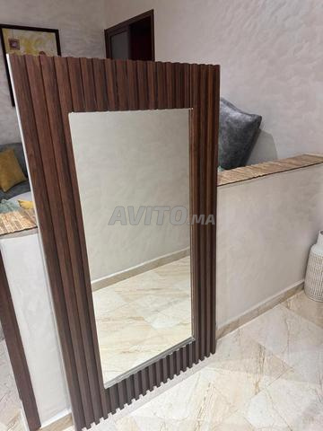 مرآة مع كسوة وإضاءة LED - 2