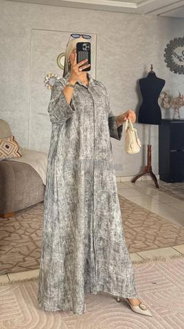 فستان نسائي أنيق بنسيج انسيابي - 2