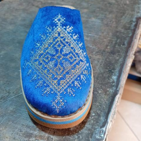 الحل عندنا… أحذية تقليدية وصنادل مصنوعة يدوياً - 2