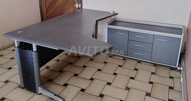 مكتب على شكل حرف L وتخزين بحالة جيدة جداً