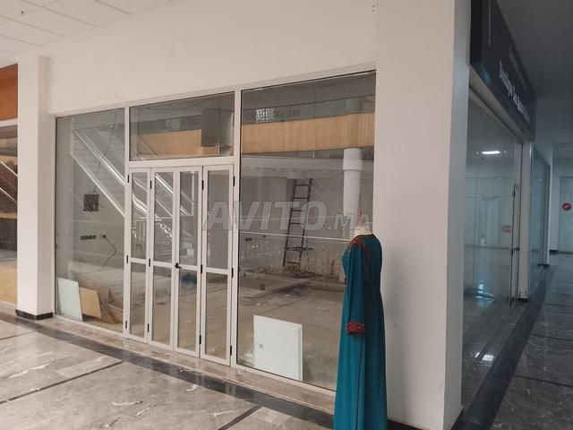 محل تجاري للكراء بواجهتين داخل مول بالقنيطرة - 2