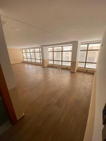 مكتب للبيع مؤجر بالفعل بواجهة - 2