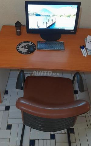 مكتب مع حاسوب وكرسي للبيع - 2