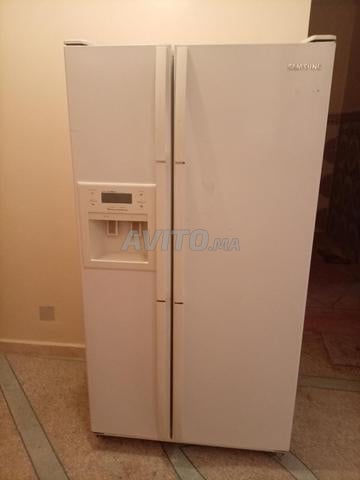 ثلاجة كبيرة ببابين من نوع Samsung