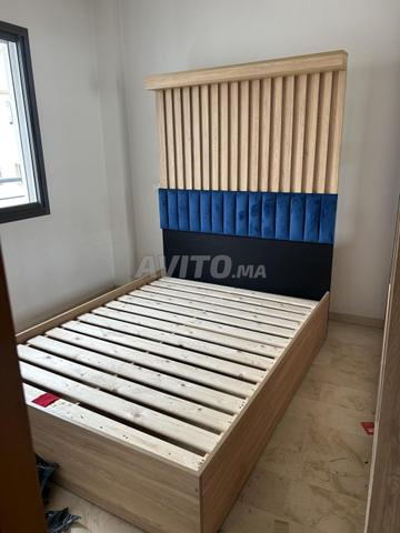 Cadre de lit en bon état avec rangement - 2