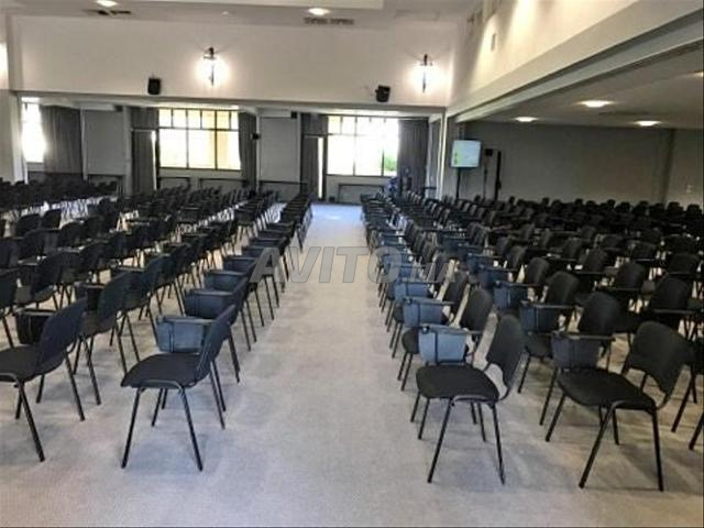 Chaise écolier avec bureau pour cours de soutien