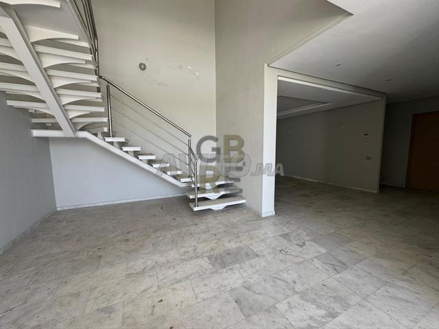 دوبلكس استثنائي للإيجار في حي الرياض - 2