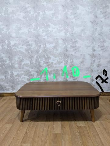 Table de salon d'excellente qualité en latte - 2