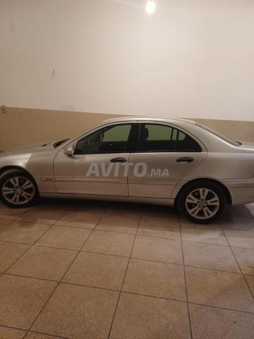 Mercedes 220 CDI modèle 2002 dédouane 2011