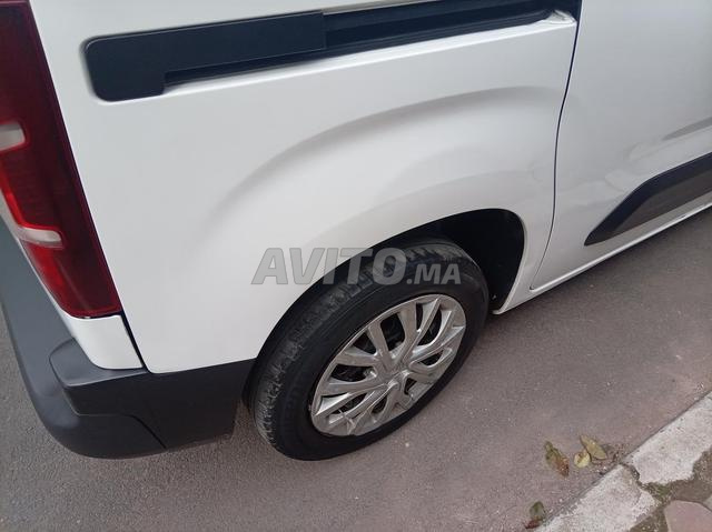 Salut, voiture presque neuve - 2