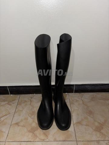 معدات فروسية (حذاء مقاس 38 وخوذة) - 2