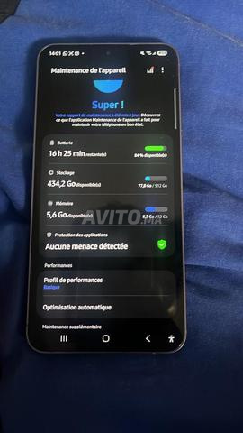 Samsung s24 plus en très bon état.