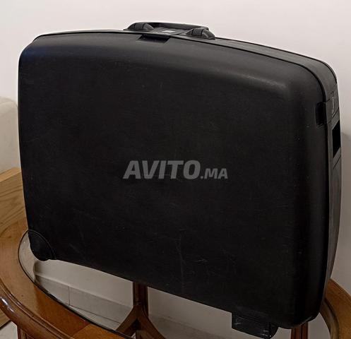 حقيبة DELSEY صلبة كبيرة الحجم 69 سم