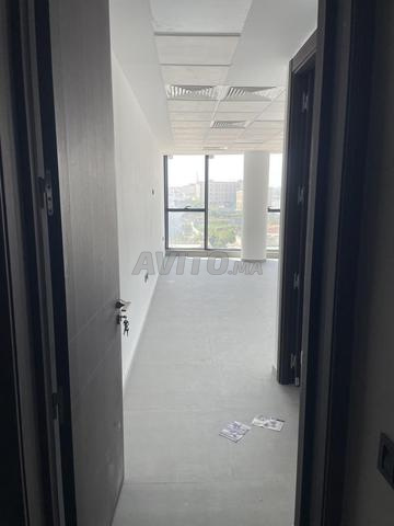 مكتب بمساحة 82 متر مربع للإيجار - 2