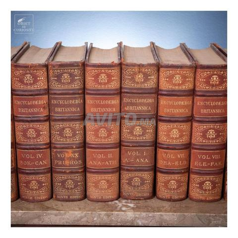 مجموعة 21000 كتاب للبيع.