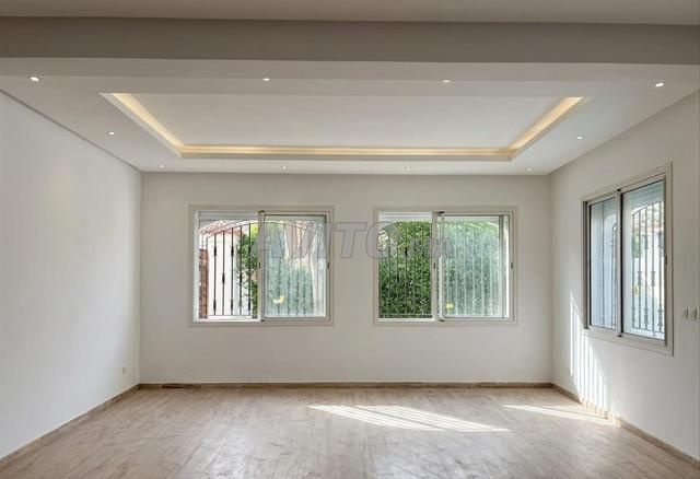 فيلا 5 غرف نوم مع مسبح وحديقة فاخرة - 2