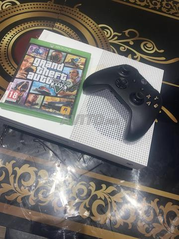 Xbox One S - 2