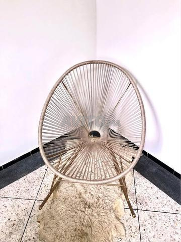 كرسيان هزازان وطاولة صغيرة طراز أكابولكو - 2