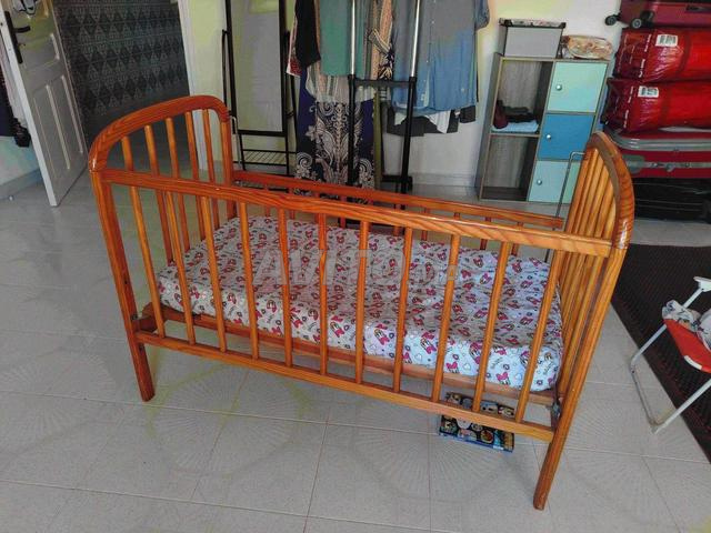 خزانة سرير أطفال خشبية