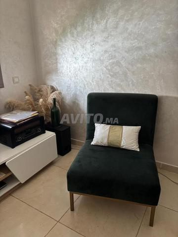 كرسي بذراعين أخضر زمردي بثلاثة مقاعد - 2