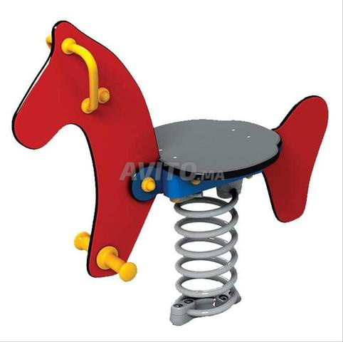 Aire de jeux extérieure, parc de jeux - 2