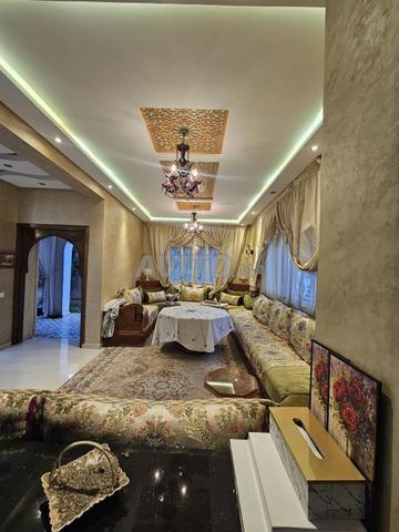 فيلا للبيع بالقرب من مركز المدينة