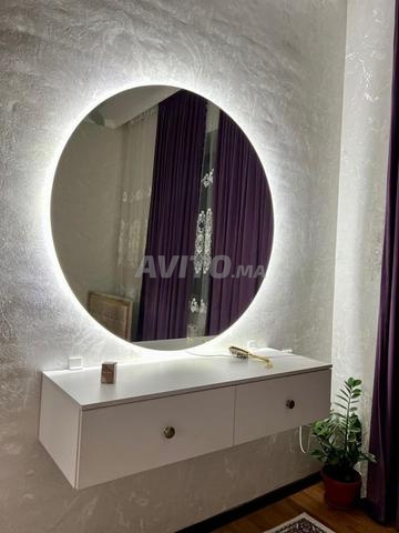 🌻 طاولة زينة أنيقة مع مرآة LED