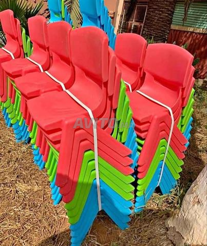 أثاث مدرسي / طاولة وكرسي متعدد الألوان