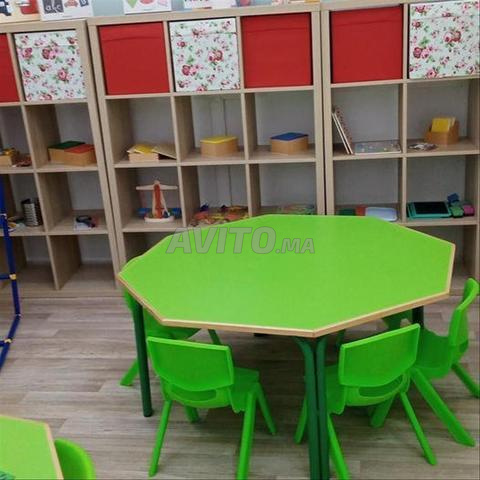 Mobilier d'école / table et chaise multicolore - 2