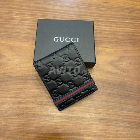 محفظة وبطاقة رجالية أنيقة