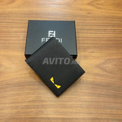 محفظة وبطاقة عصرية للرجال