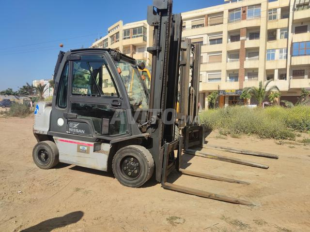 Chariot élévateur Nissan 3 tonnes, 200