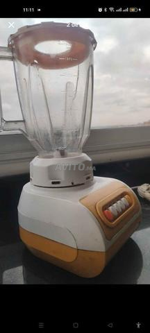 خلاط بحالة جيدة، لا يزال يعمل