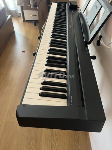 بيانو ياماها بحالة جيدة جدا مع الدواسة - 2