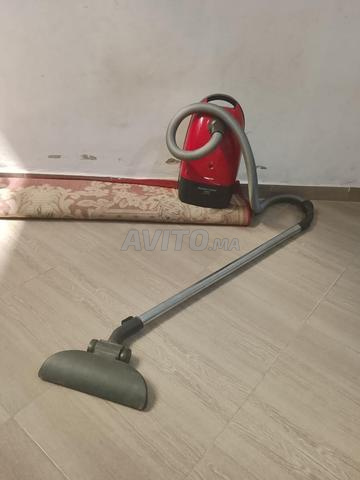 مكنسة كهربائية