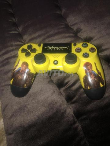 يد تحكم بلايستيشن 4 أصلية (نسخة سايبربانك المخصصة)