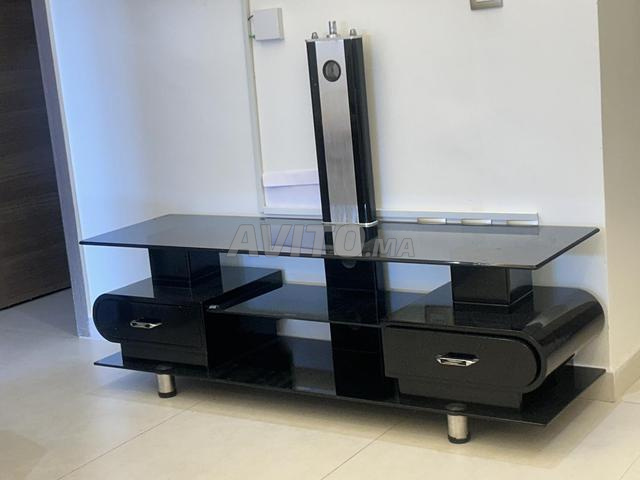 طاولة تلفزيون زجاجية