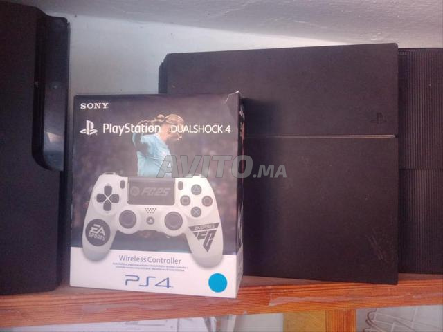 بلاي ستيشن 4 مع يد تحكم
