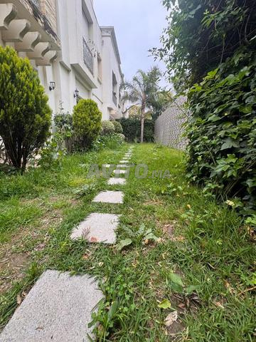 شقة للإيجار فارغة 250 م² بطنجة - 2