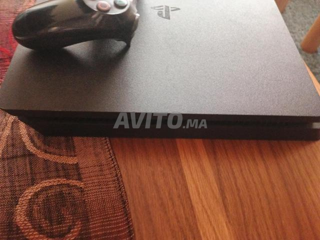 PS4 PRO très bon état - 2