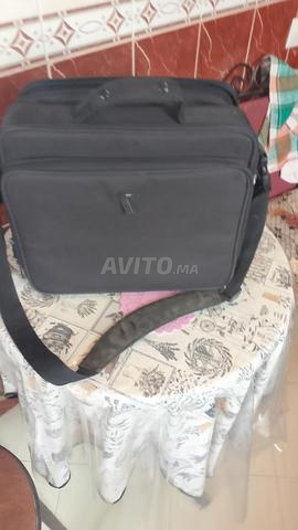 حقيبة مفيدة للكمبيوتر والكتب.