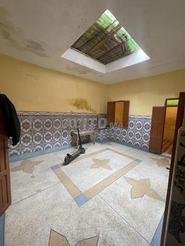 3 chambres et cuisine, salon et puits