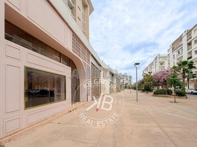 LOCAL COMMERCIAL À LA LOCATION – PRESTIGIA - 2