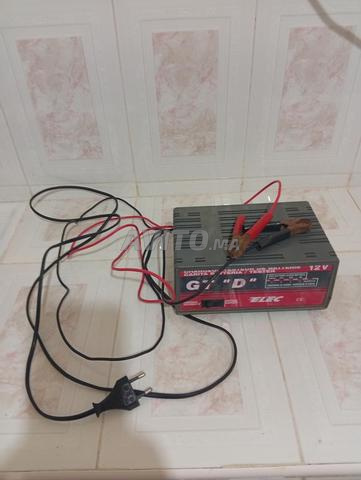 شاحن ومختبر بطارية