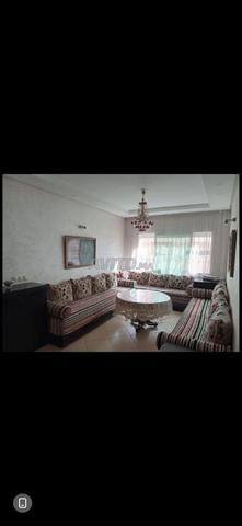 صالون للبيع