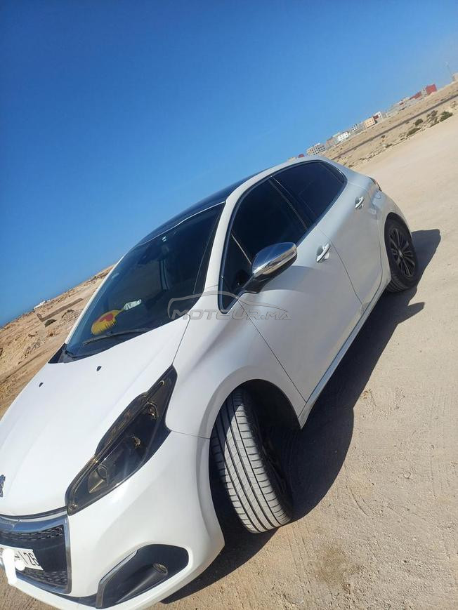 peugeot 208 white edition 