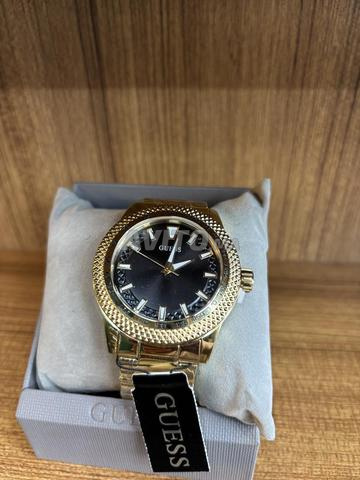 Une montre Guess U1417G2M pour hommes