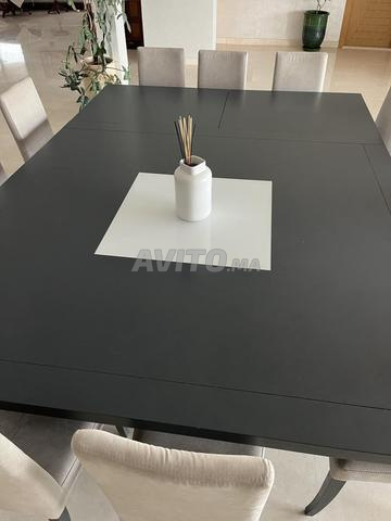 Grande table à manger avec 16 chaises - 2